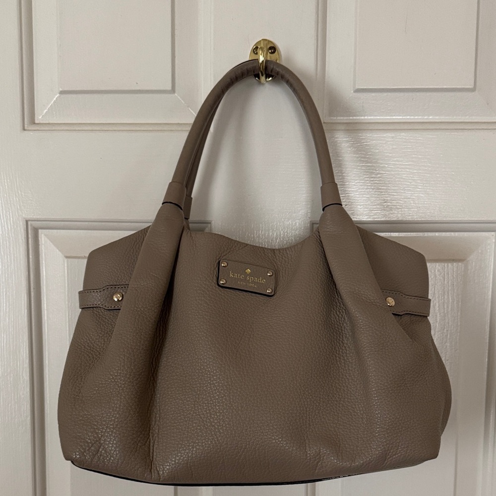 Kate Spade purse. Taupe. EUC. Stevie Berkshire Road
Satchel Bag Pebbled Leather